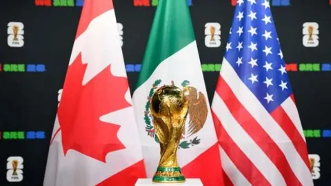 曼联3-2利物浦足总杯夺冠，萨拉赫两球B费替补读秒绝杀利物浦