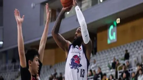 失落巴黎梦续篇章，掌声依旧热烈如潮。